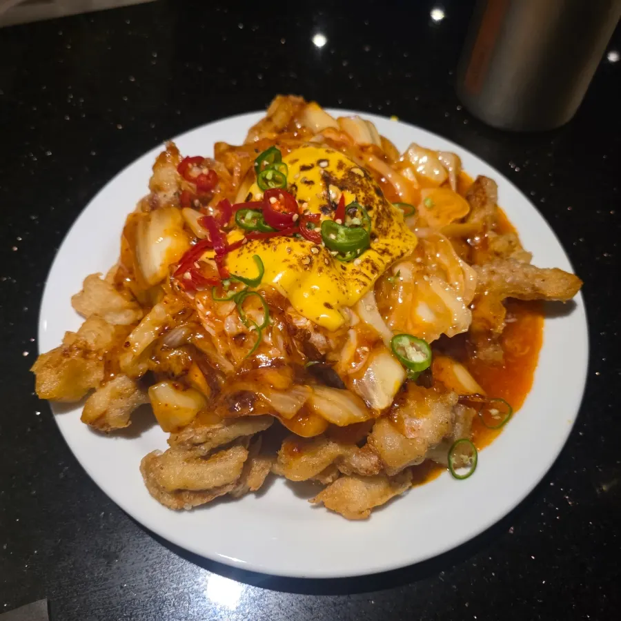 A plate of kimchi cheese tangsuyuk