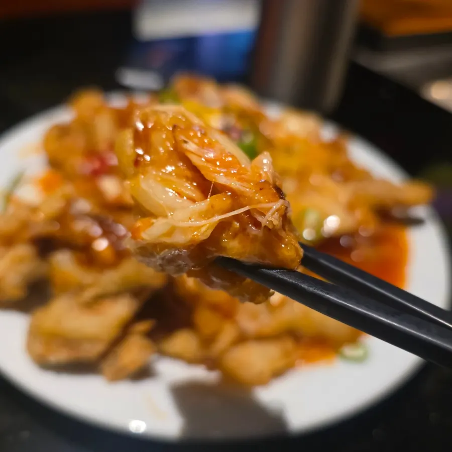 Kimchi cheese tangsuyuk paired with soju
