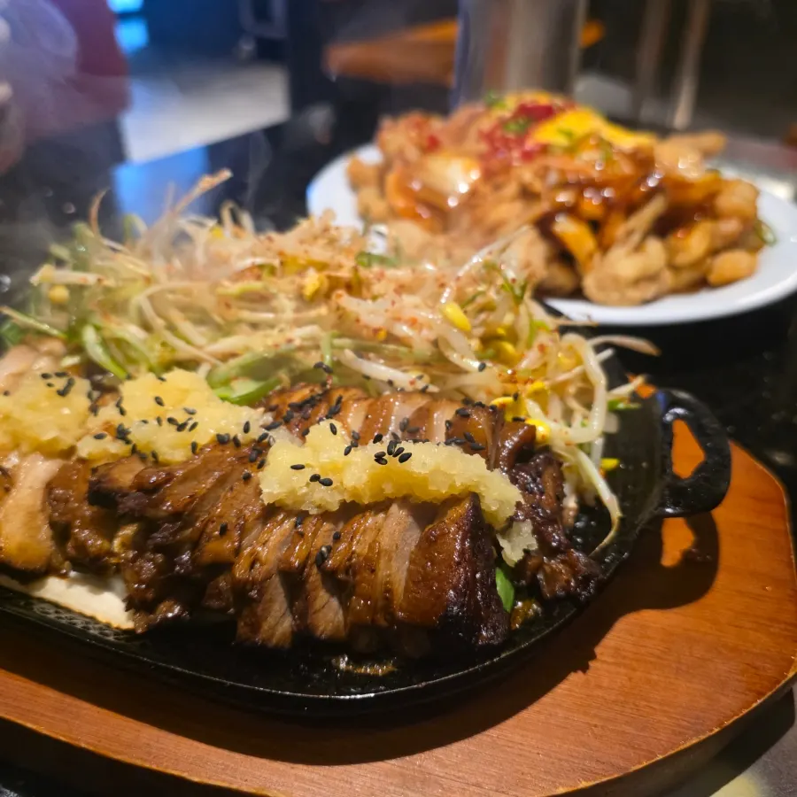 Cross-section of the tender pork jowl bossam