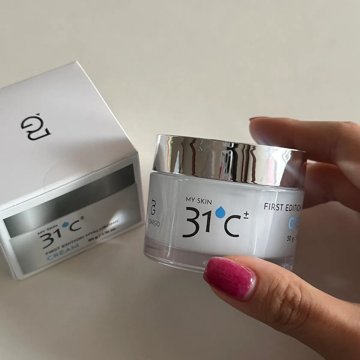 Texture of the hyaluronic cooling moisture cream