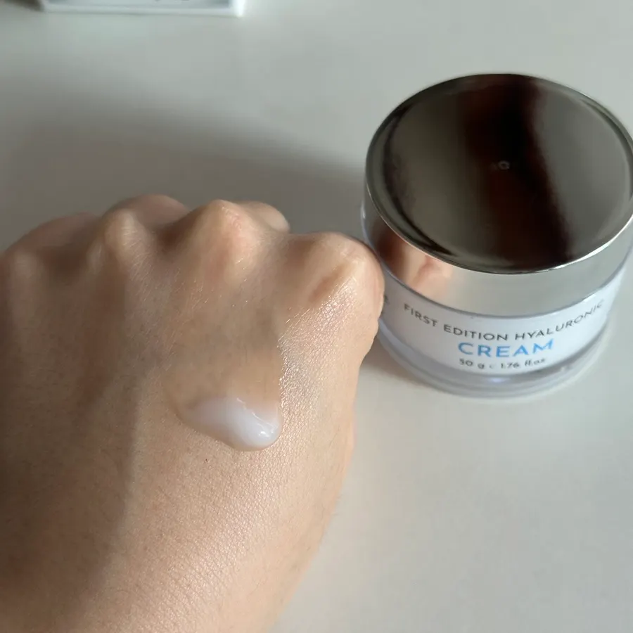 Moisturizing cream illustrating hydration and a dewy feel