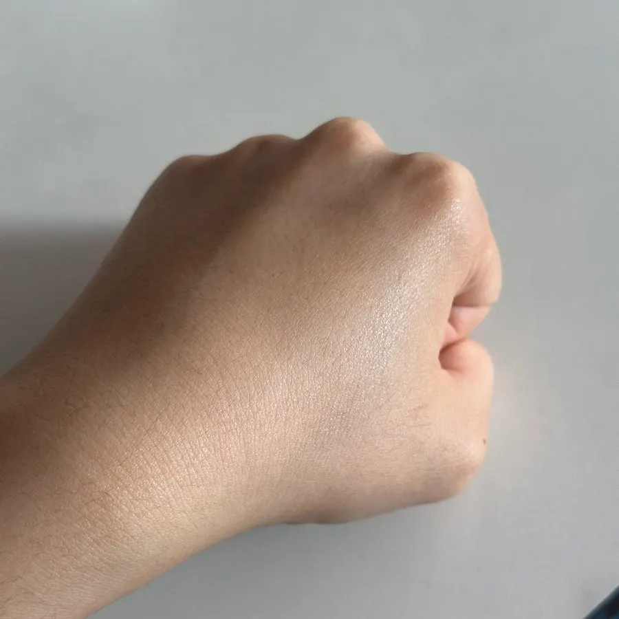Moisturizing cream absorbing without greasiness