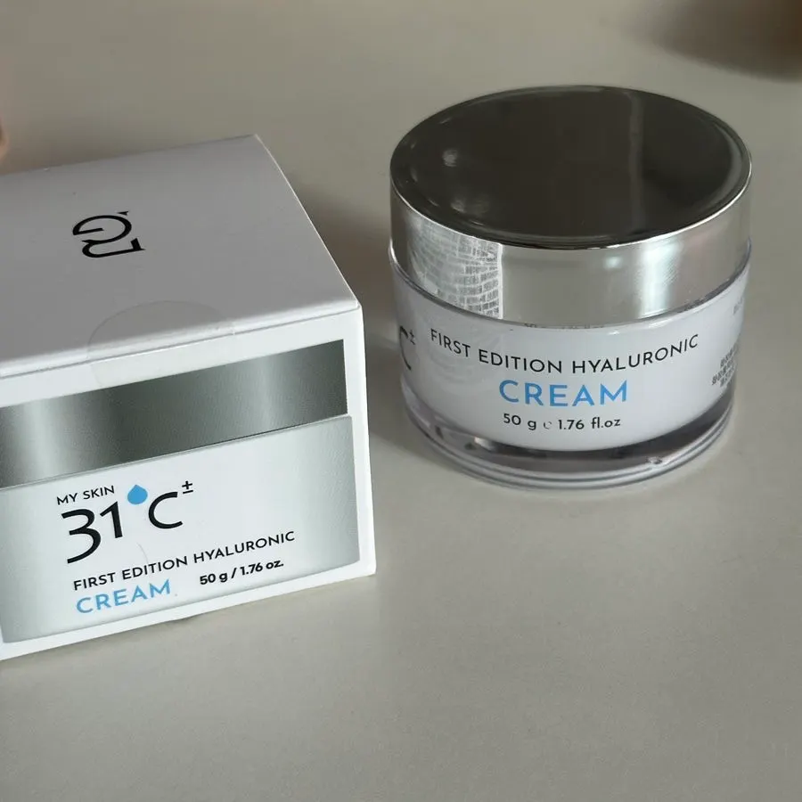 Moisturizing cream based on naturally derived ingredients