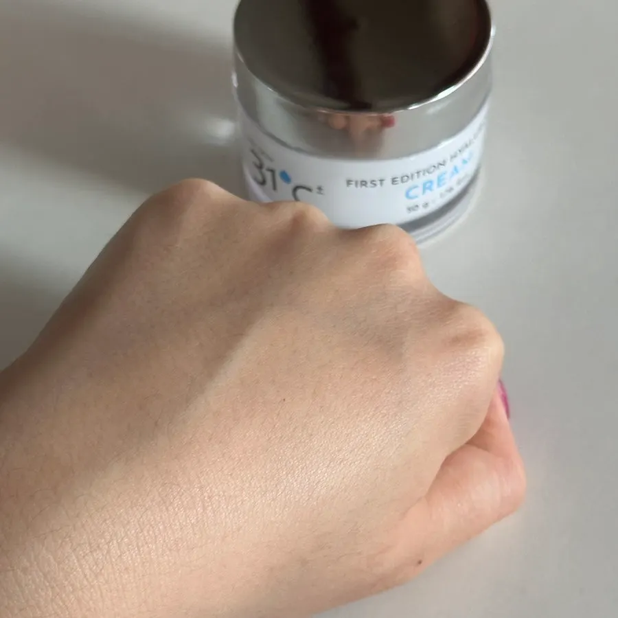 Moisturizing cream for year-round hydration