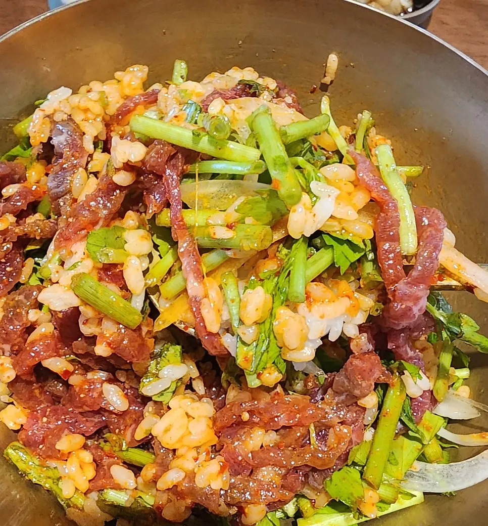 Fresh Korean beef yukhoe bibimbap