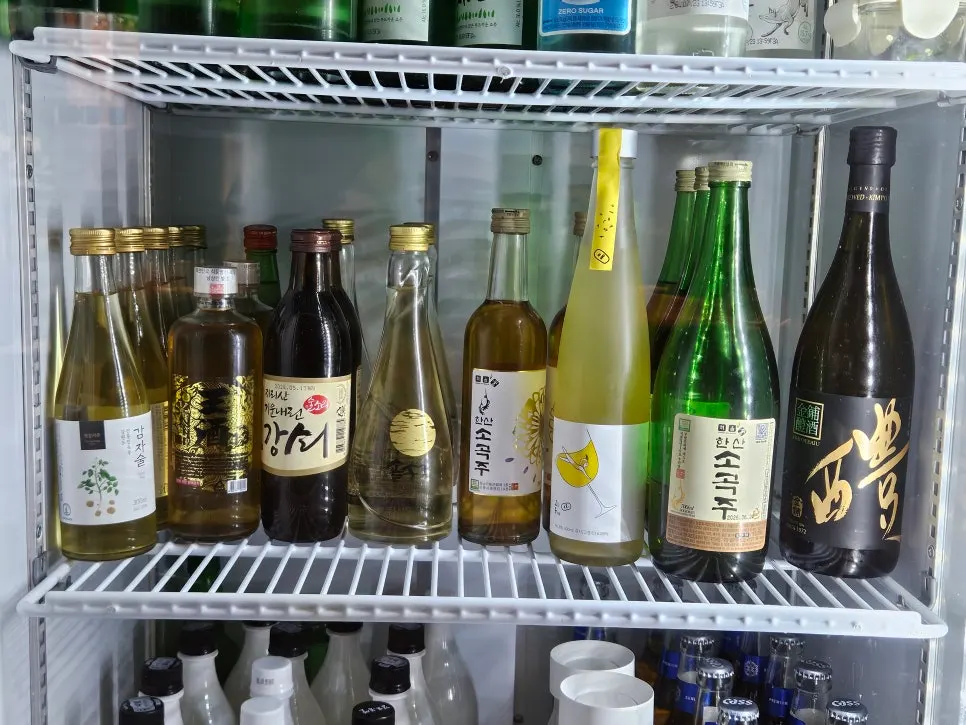 약주와 청주, 막걸리 등 전통주 진열