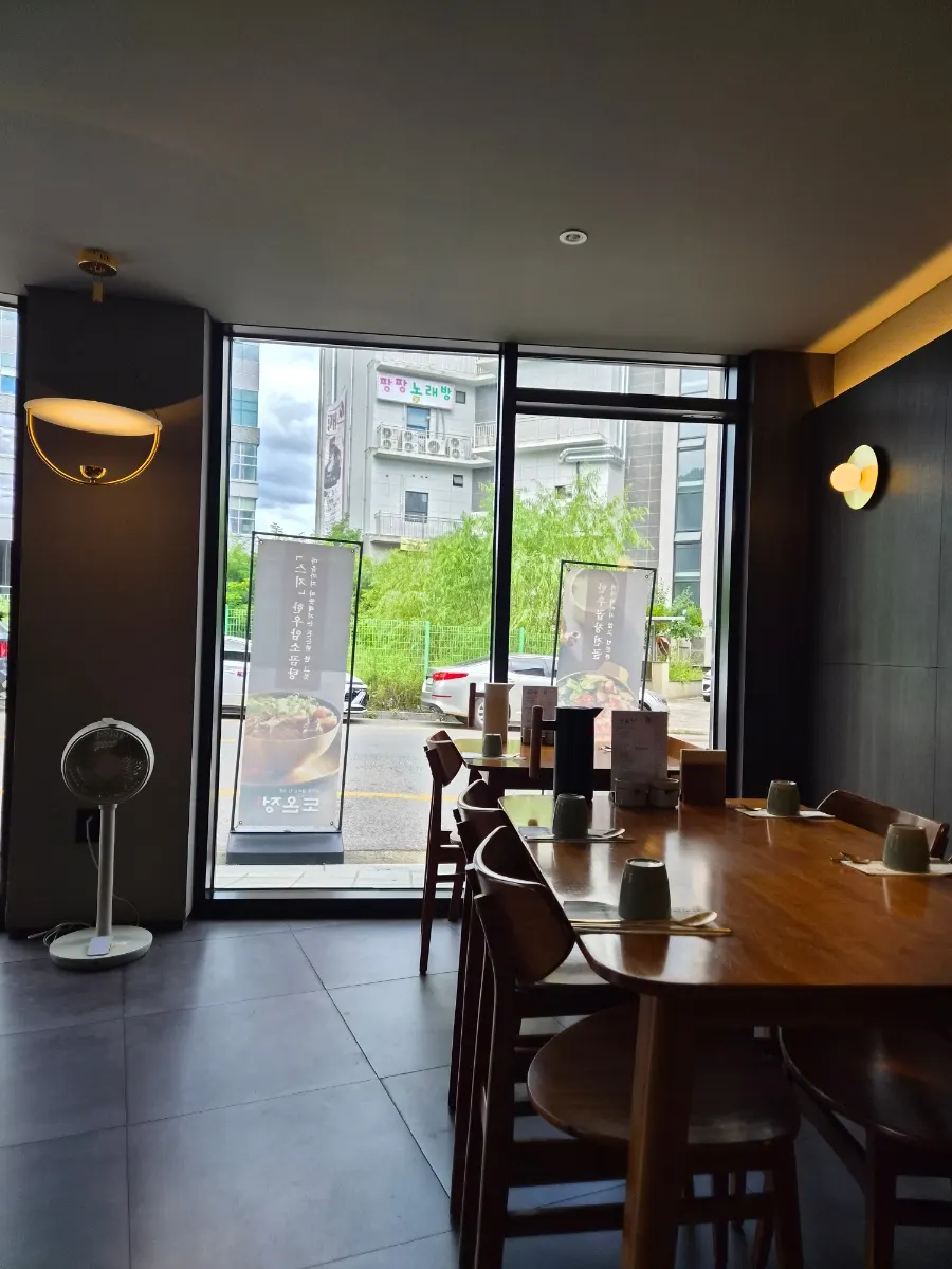 Cleanly maintained interior at Doonjeong