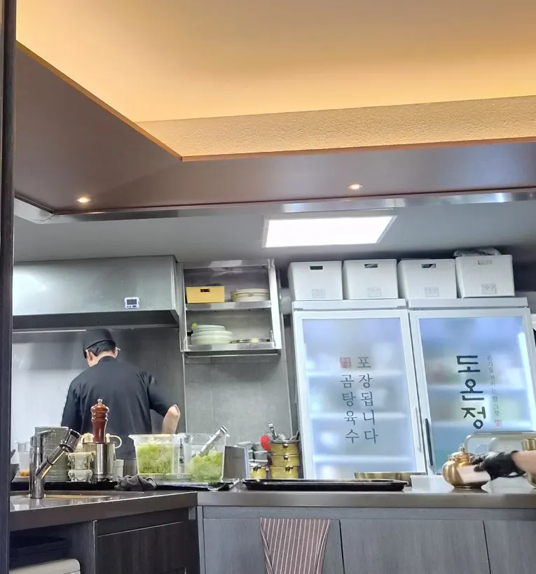 Open kitchen at Doonjeong