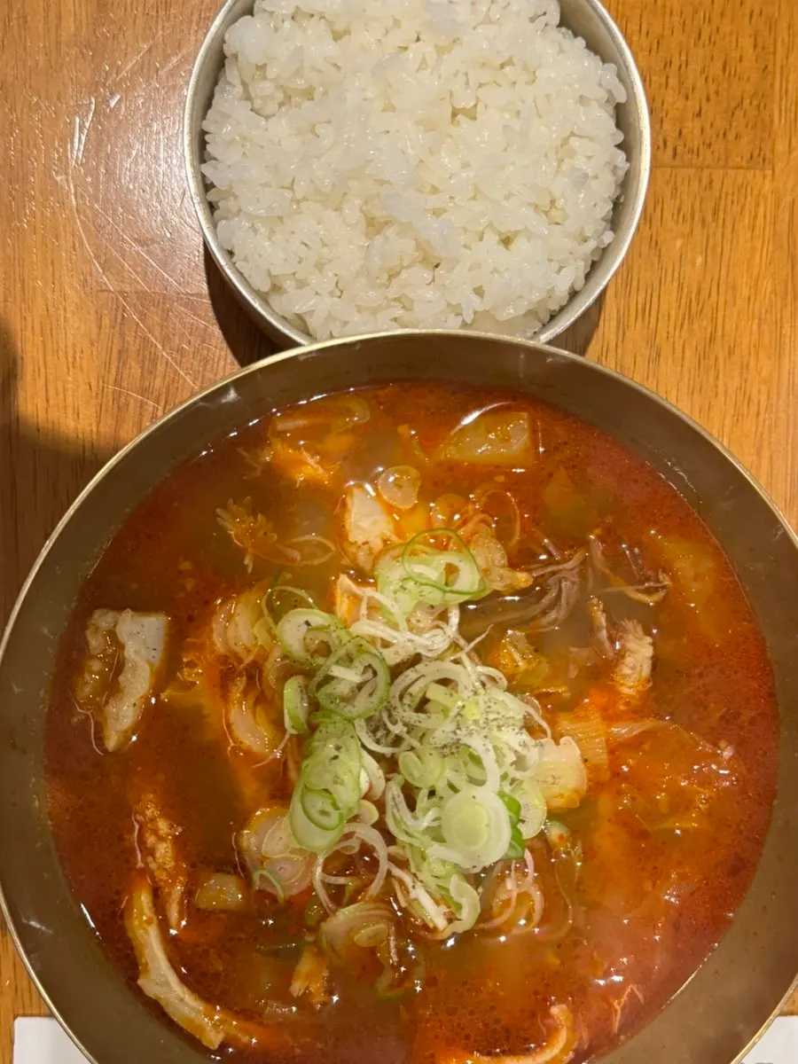 놋그릇에 담긴 세 가지 메뉴