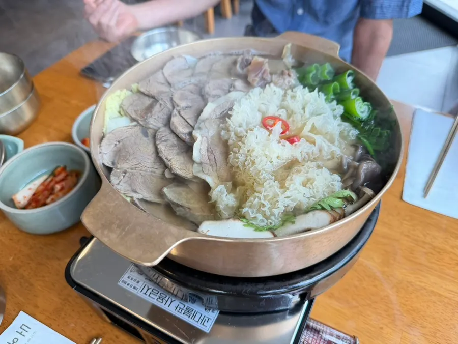 맑은 육수의 한우전골 재료 구성
