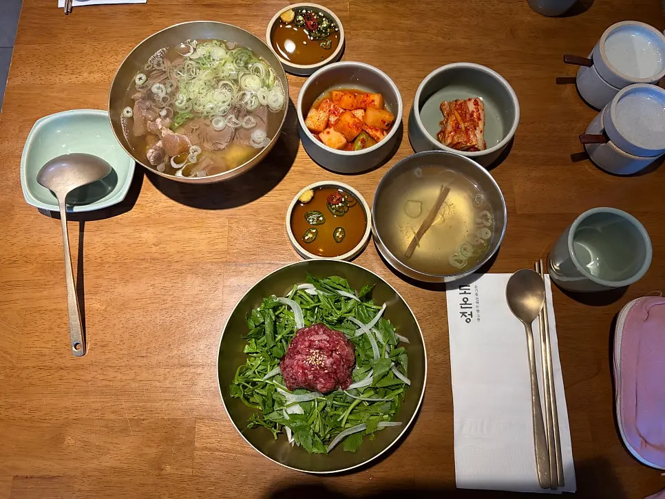Ordered yukhoe bibimbap and clear beef-tendon gomtang