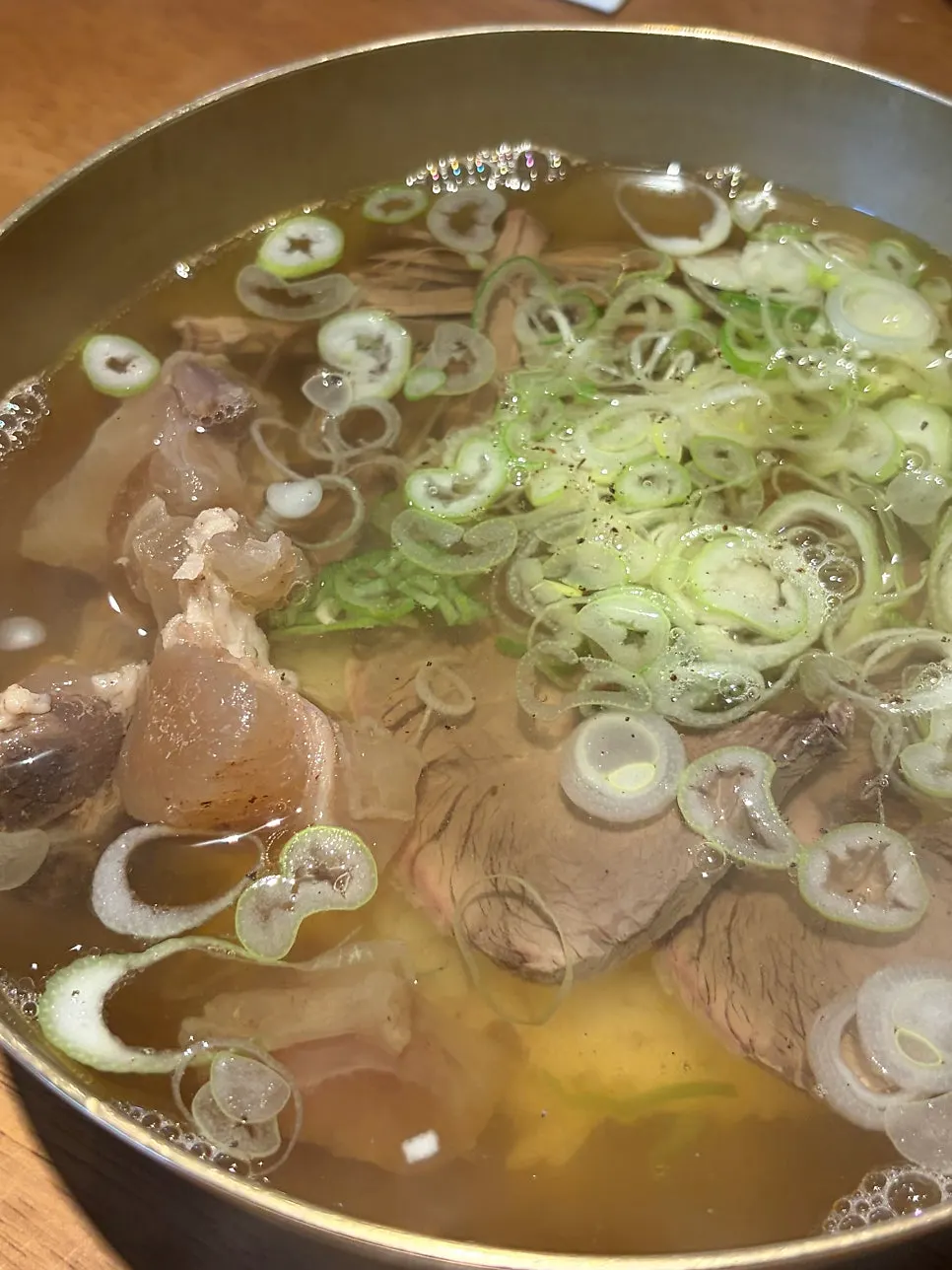 Beef-tendon gomtang that pairs well with yukhoe bibimbap