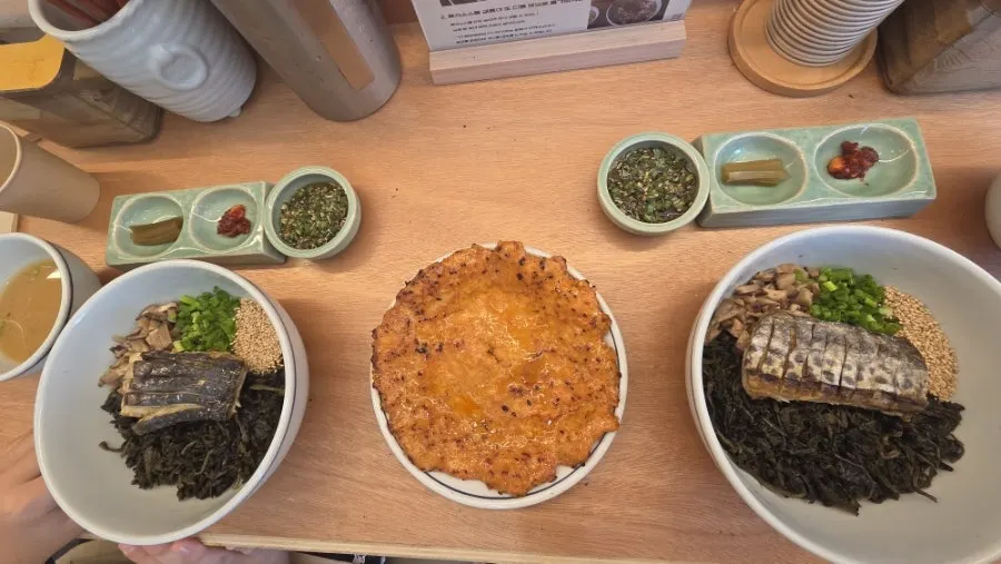 Table seating at Hyangtaek Cheonan Buldang Branch