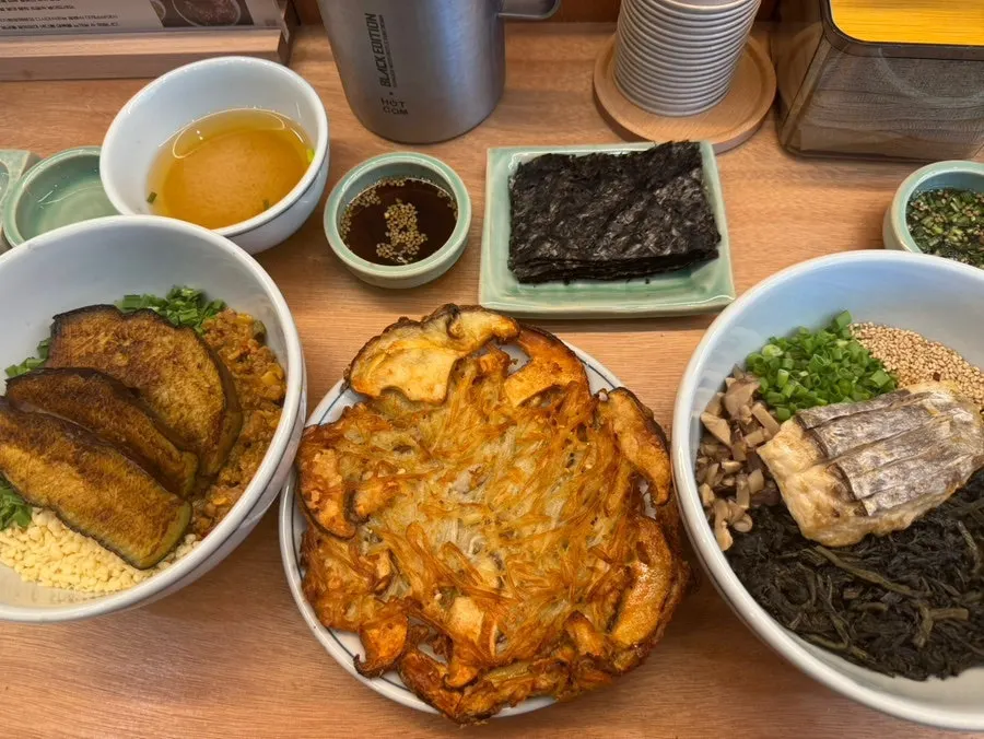 Neatly arranged Korean meal set at Hyangtaek