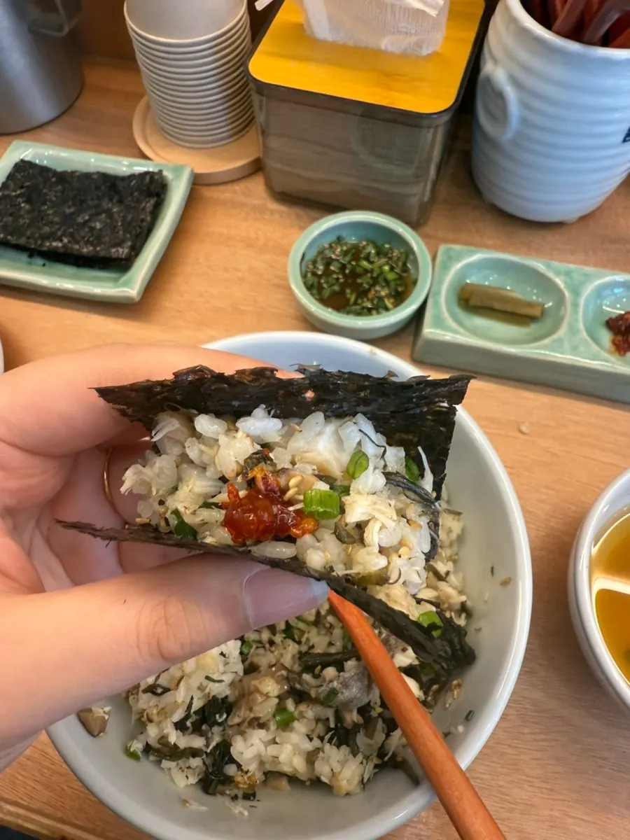 Bowl of gondre rice mixed with flaked mackerel