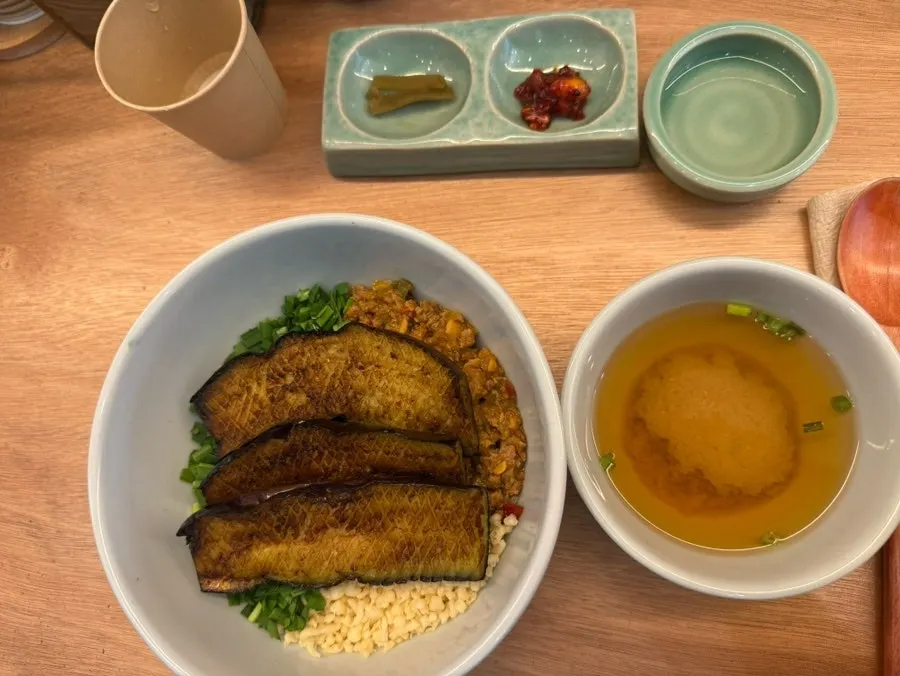 A bite of gondre rice with gim and jeotgal