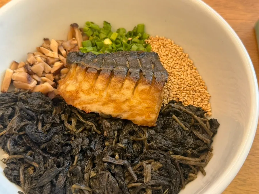 정갈하게 차려진 향택 천안불당점 반찬