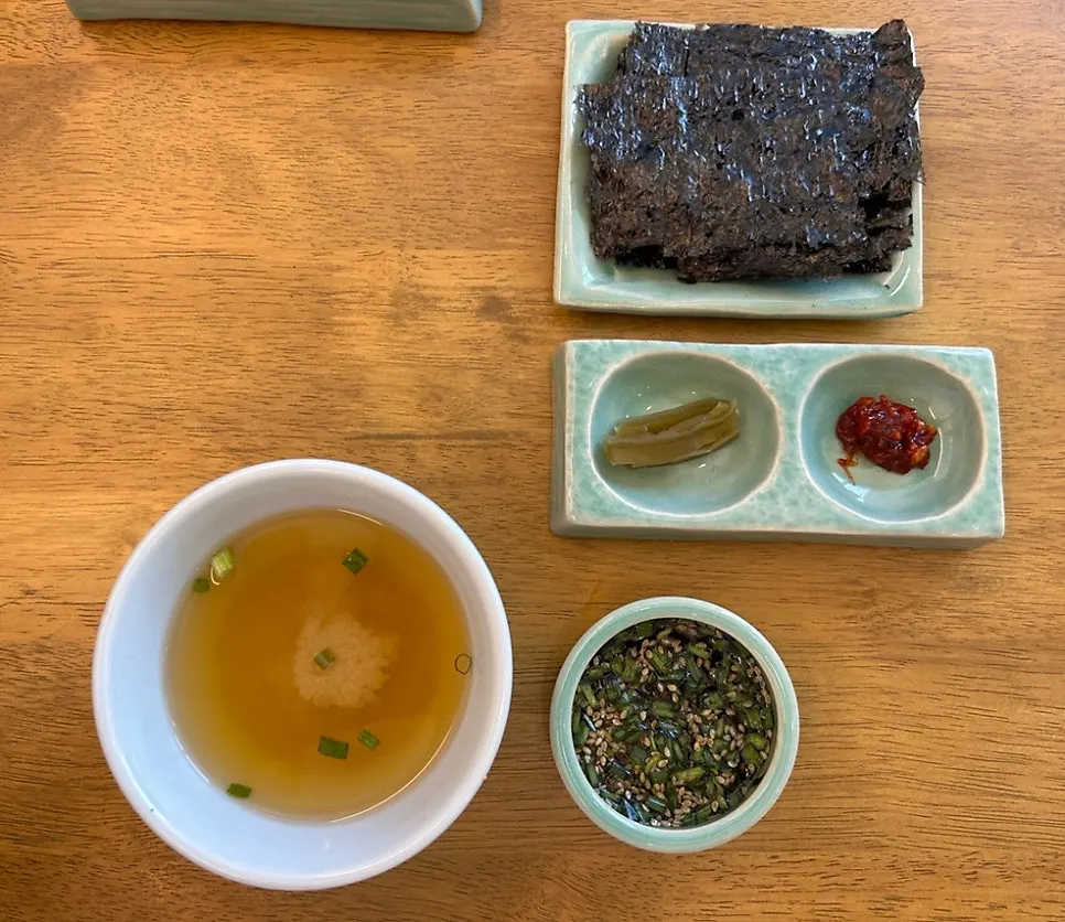 向宅の付け合わせメニューとドリンク案内