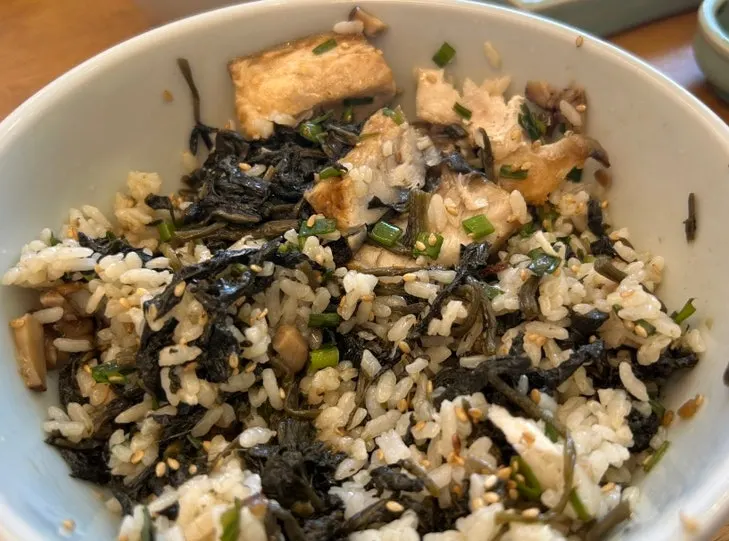 味付け醤油を注いだサムチグォンドゥレバブ