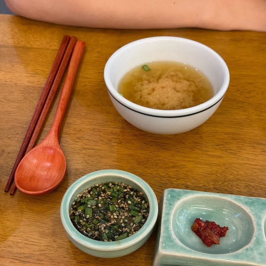 기본찬으로 나온 비빔젓갈