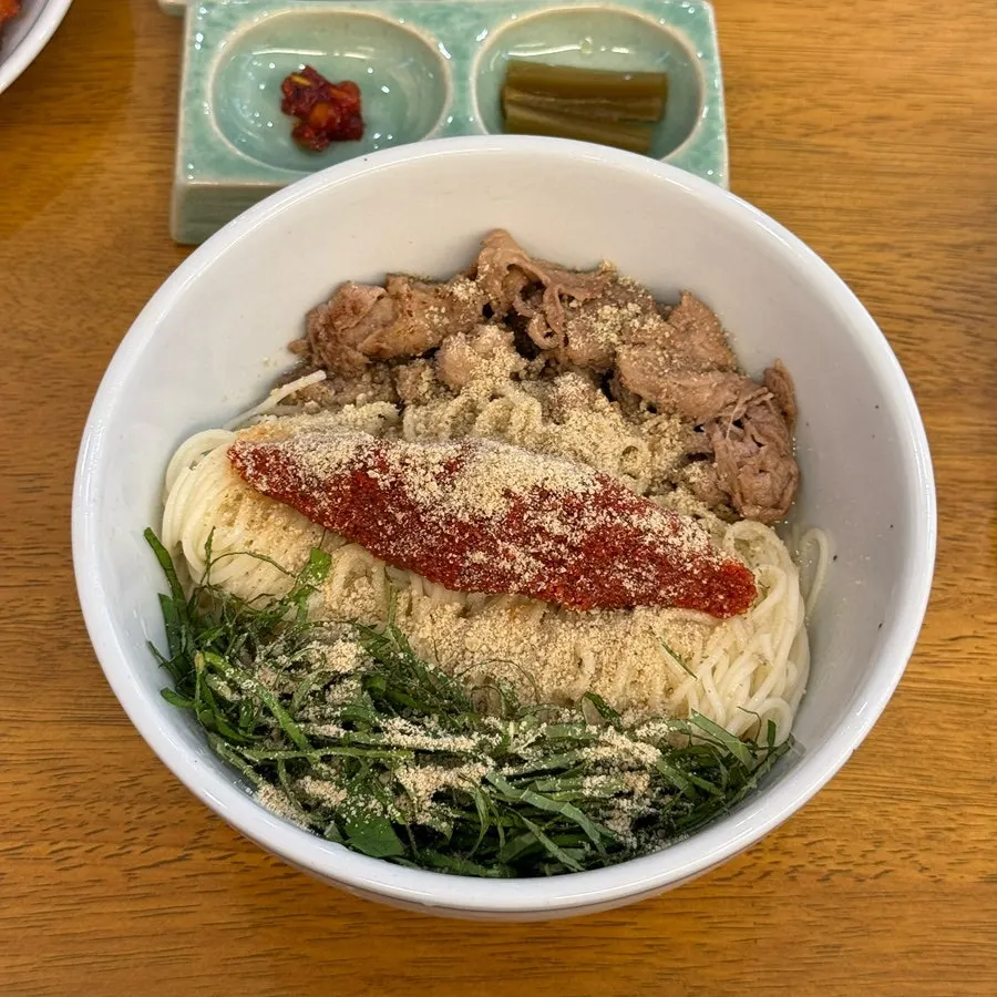 마른 김에 싸 먹는 삼치곤드래밥