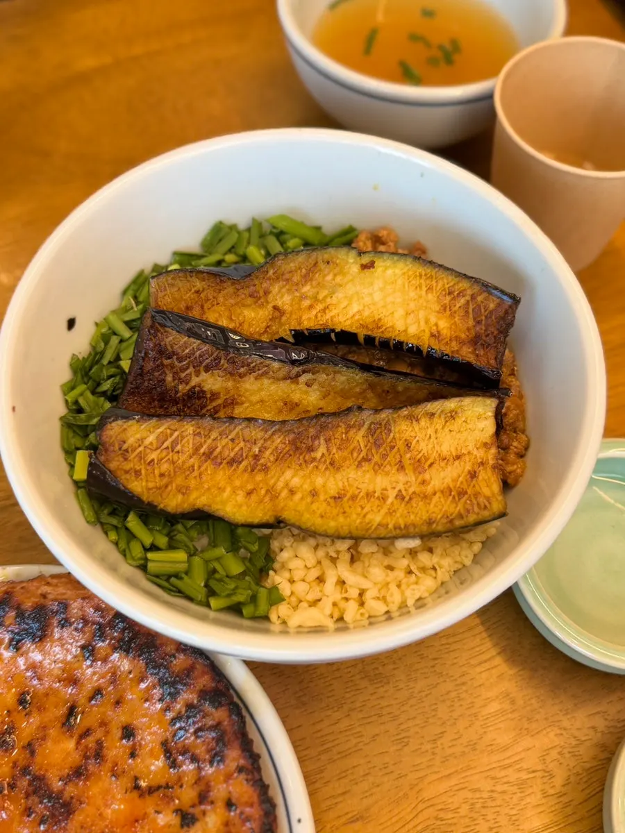 Table with Hyangtaek's rice bowl and side dishes