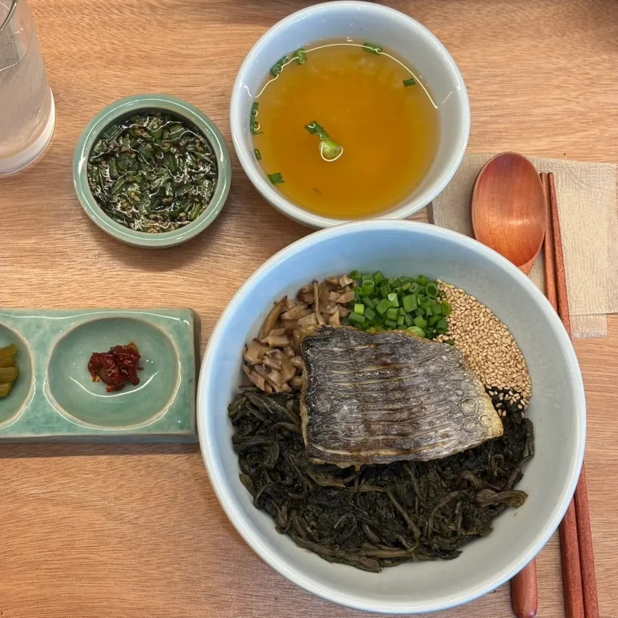 A sheet of Hyangtaek's gopchang gim