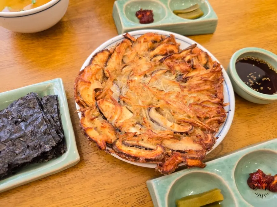 바삭하게 부친 향택 한판버섯