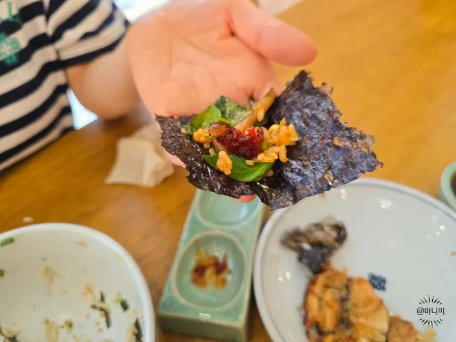 향택 테이블에 차려진 밥과 반찬