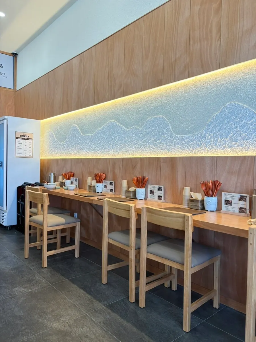 Bar-table seating at Hyangtaek Cheonan Buldang Branch