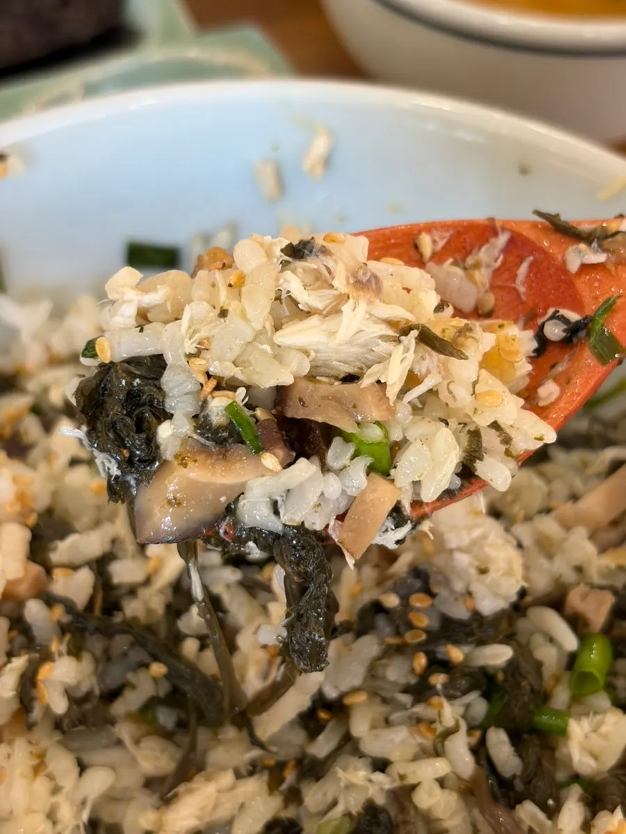 Mackerel gondre rice wrapped in seasoned laver