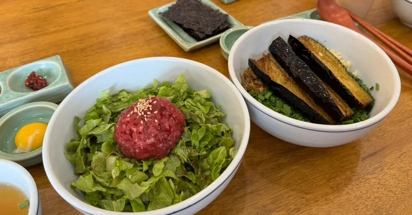 향택 육회비빔밥 한 상 차림