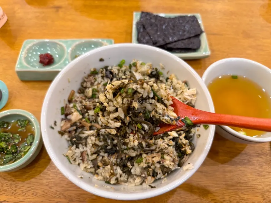 Mackerel gondre rice mixed with seasoning sauce