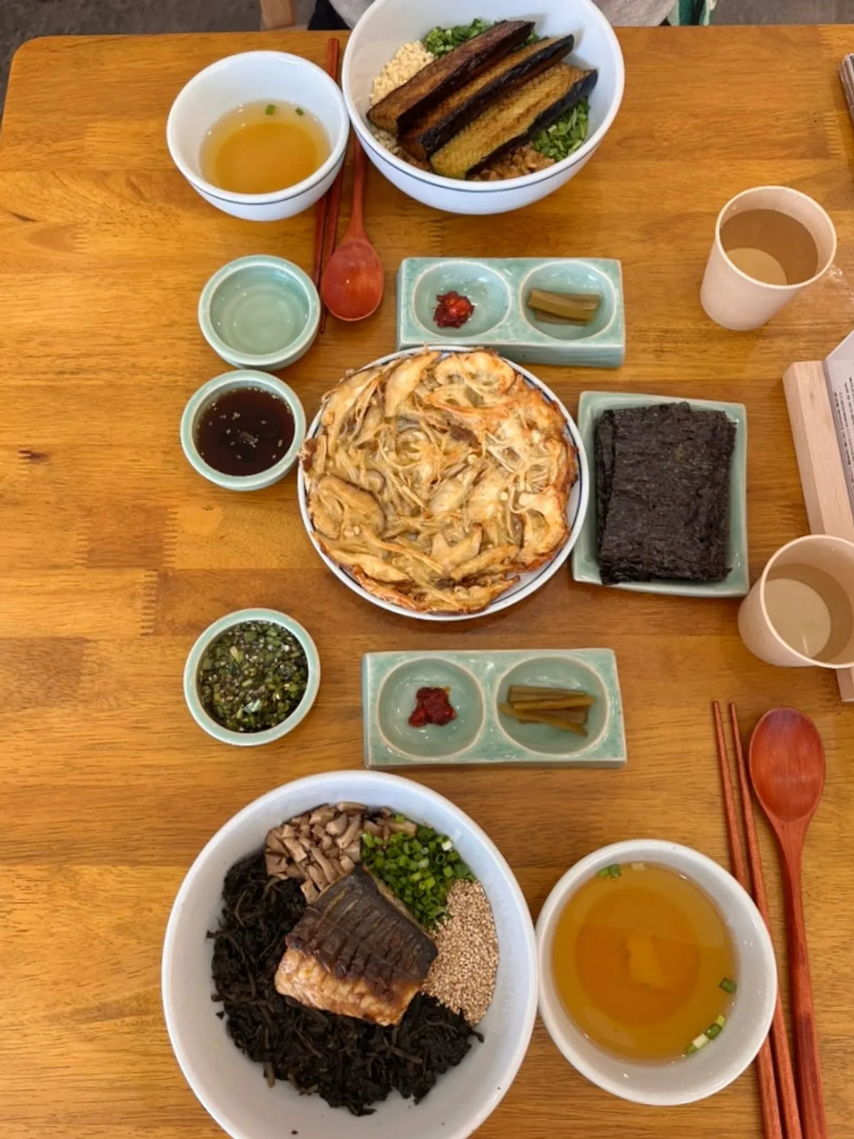 삼치곤드레밥과 가지된장덮밥, 버섯전 상차림