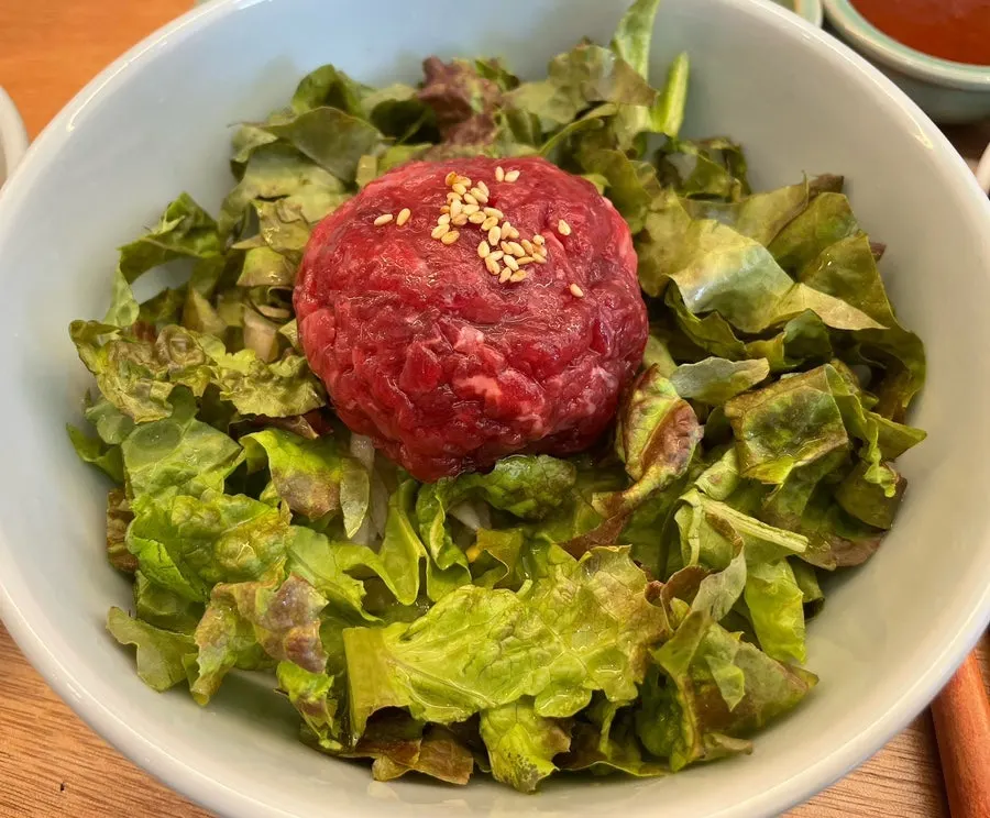 一人で食べるランチとして注文した二つのメニュー