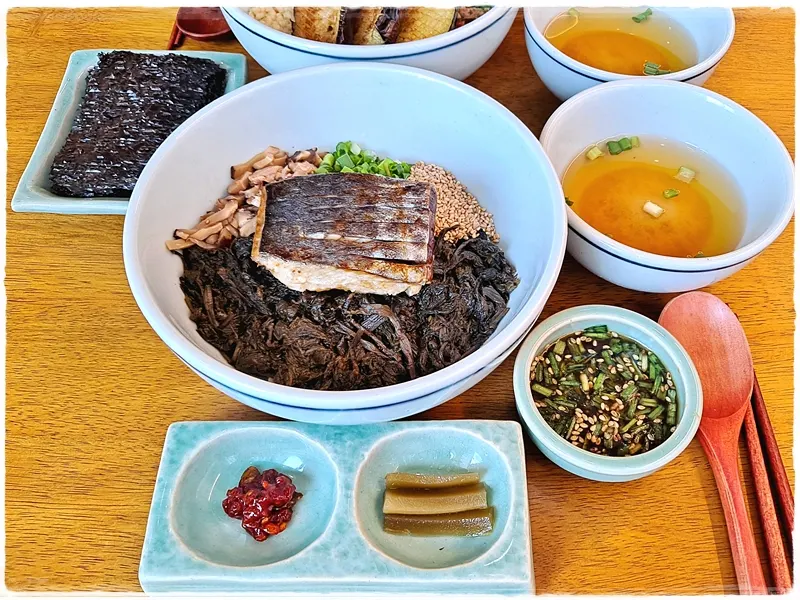 향택 대표 메뉴 삼치곤드레밥 한 그릇