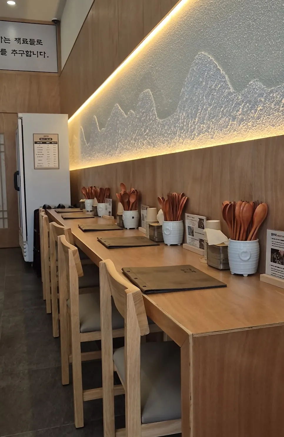Dining hall with table seating at Hyangtaek Cheonan Buldang Branch