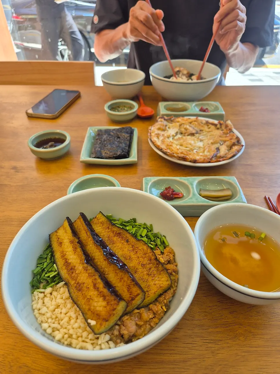 Table at Hyangtaek Cheonan Buldang Branch after finishing the meal