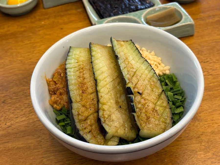 A bowl of eggplant doenjang rice at Hyangtaek Daebong Branch