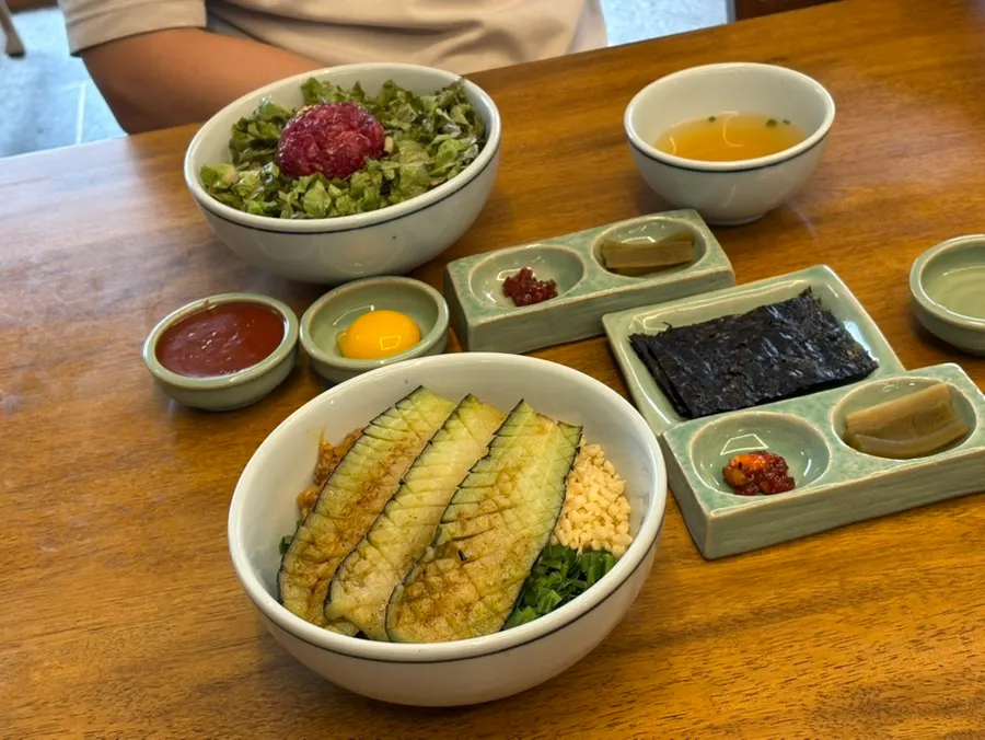 Table at Hyangtaek Daebong Branch after finishing the meal