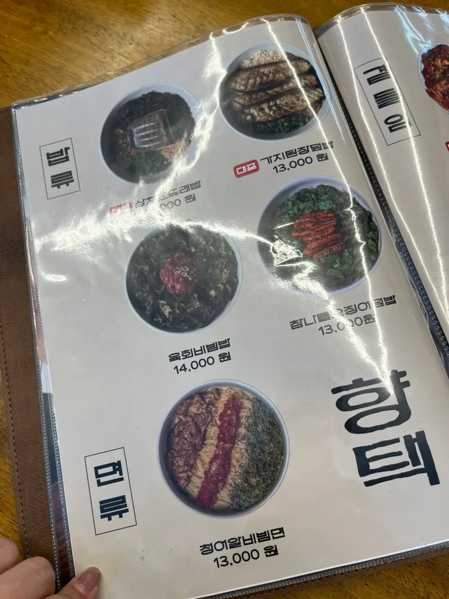 오픈키친이 보이는 향택 대봉점 좌석 공간