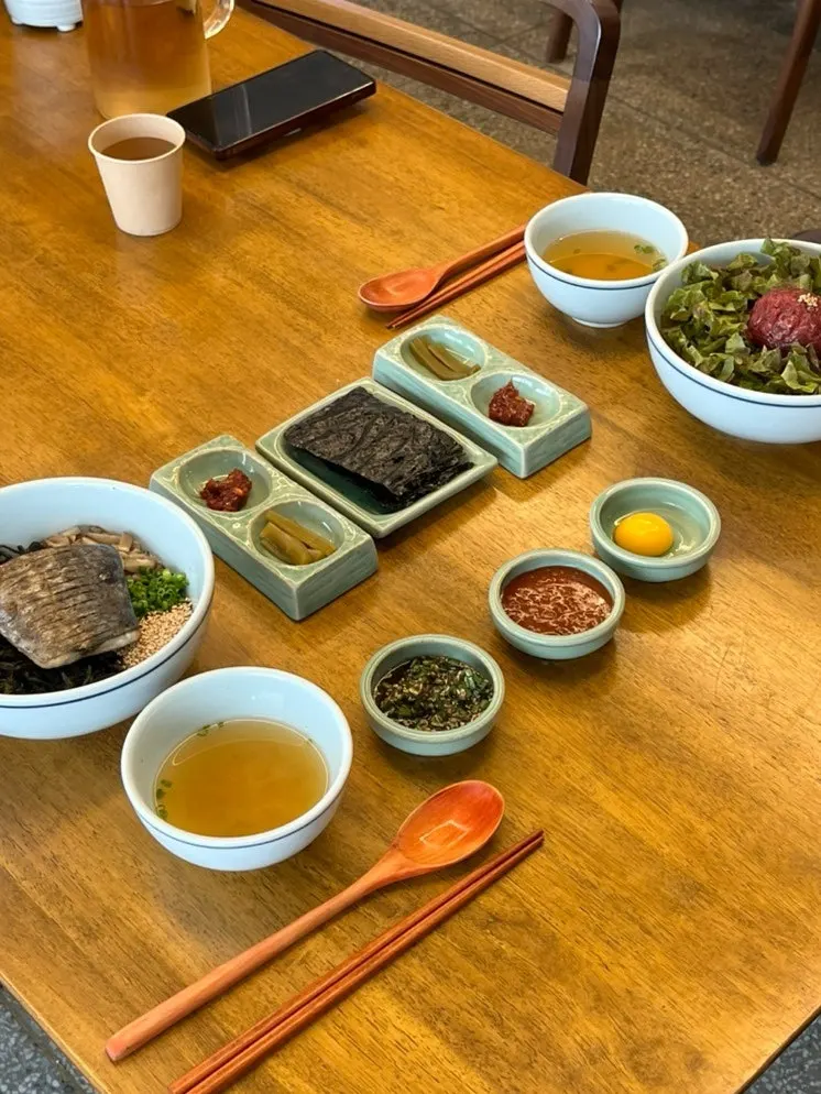 식사를 마친 향택 대봉점 테이블