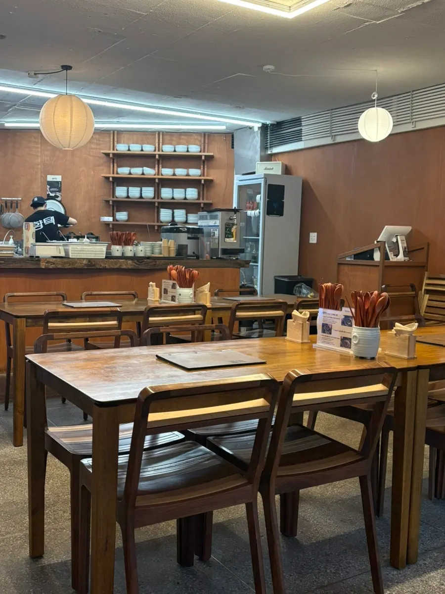 Well-spaced hall seating at Hyangtaek Daebong Branch