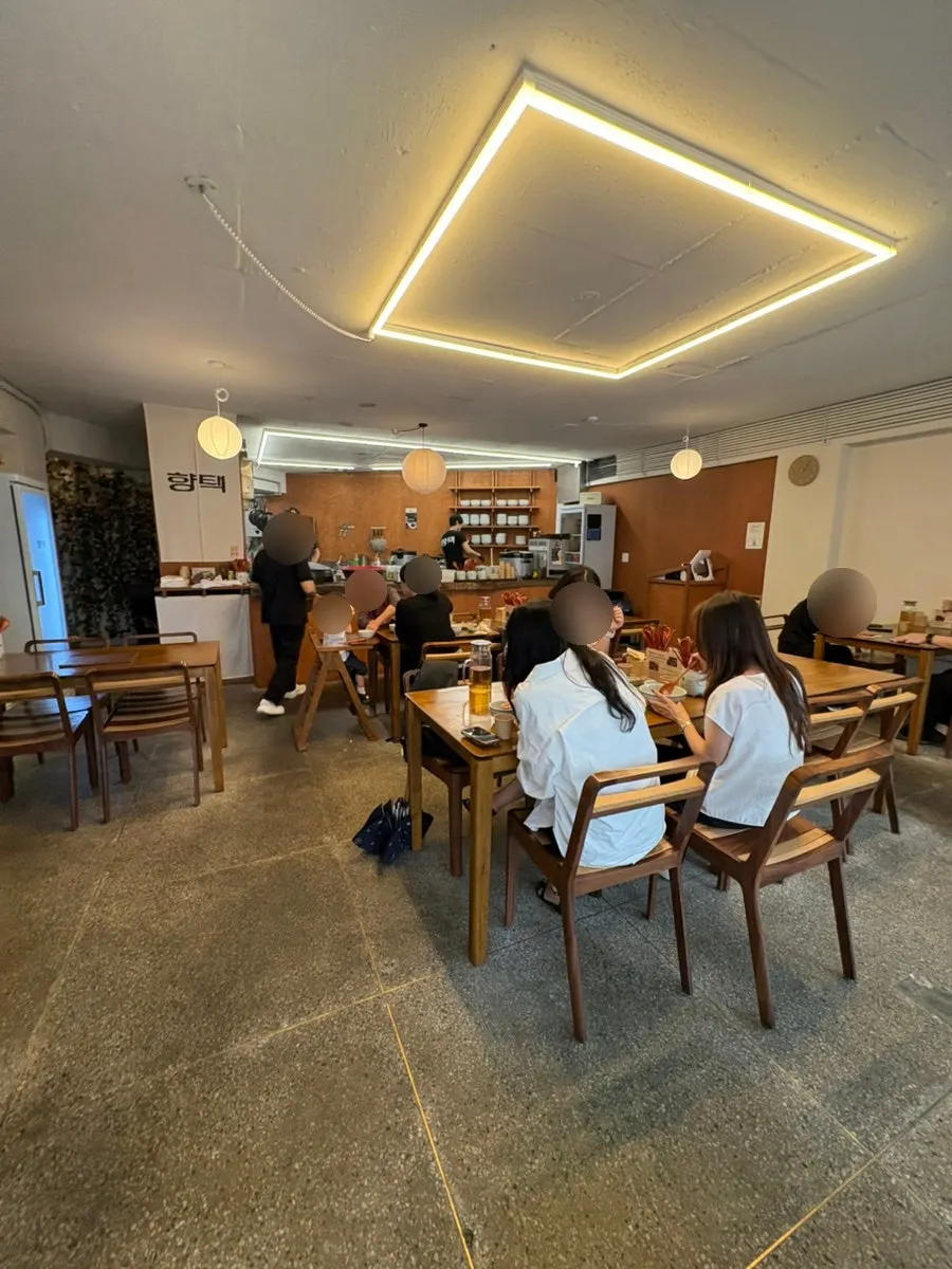 Exterior of Hyangtaek Daebong Branch on the wedding street near Kim Kwang-seok Street