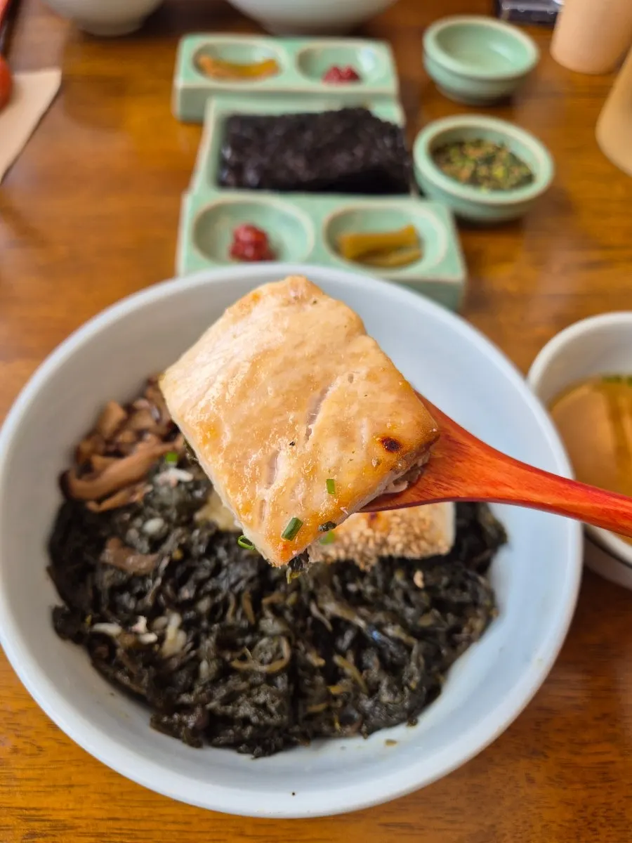 삼치 곤드레밥 클로즈업
