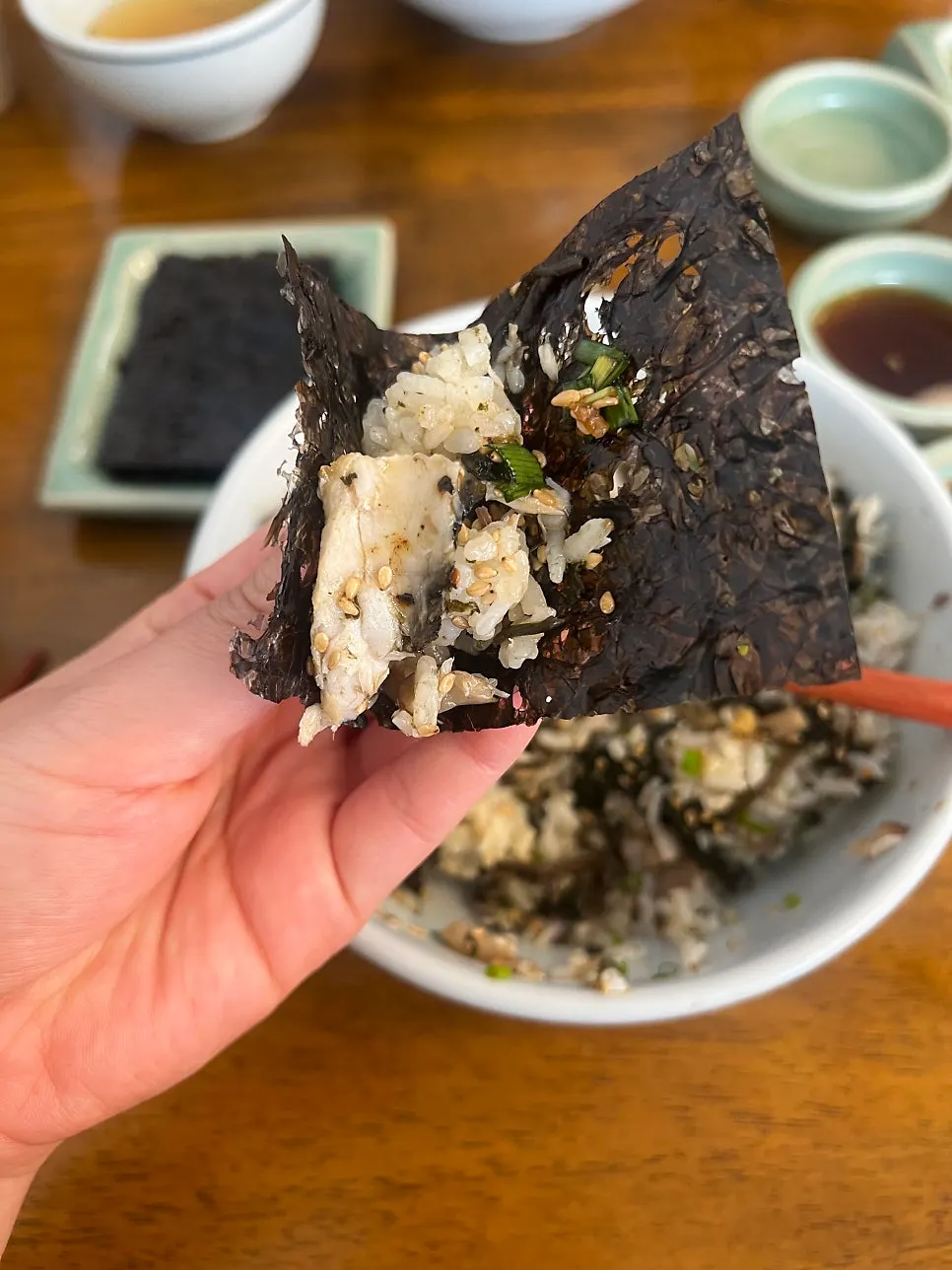 Mixed mackerel gondre rice eaten wrapped in gim