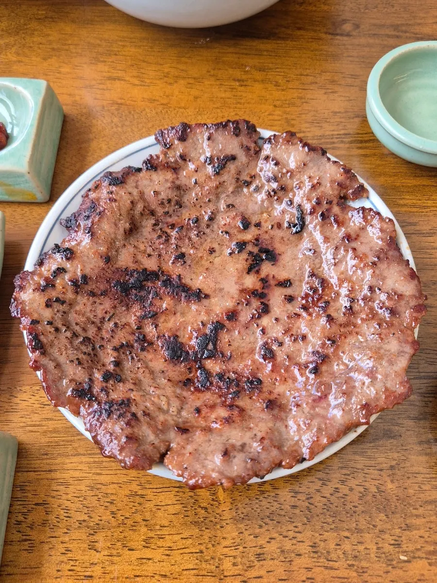 윤기 도는 한판갈비 한 접시