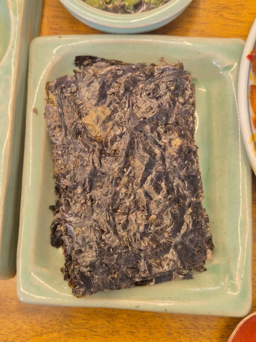 Gondre rice with mackerel flaked on top