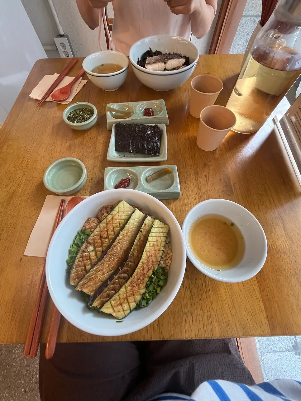 Deopbap de berenjena con doenjang y carne picada