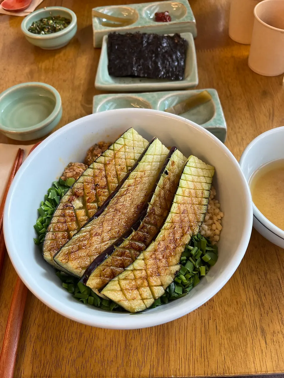 Deopbap de berenjena con doenjang ya mezclado